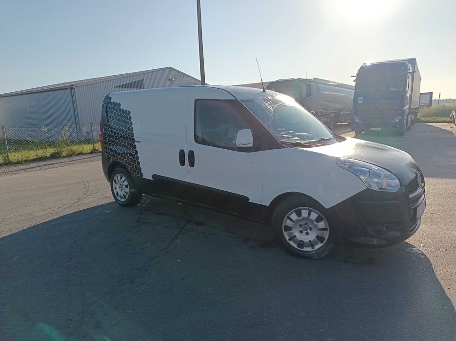 Sprzedam Fiata Doblo Maxi.