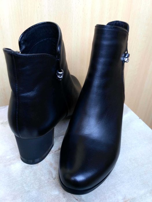 Новые демисезонные полусапожки 37,5р кожа