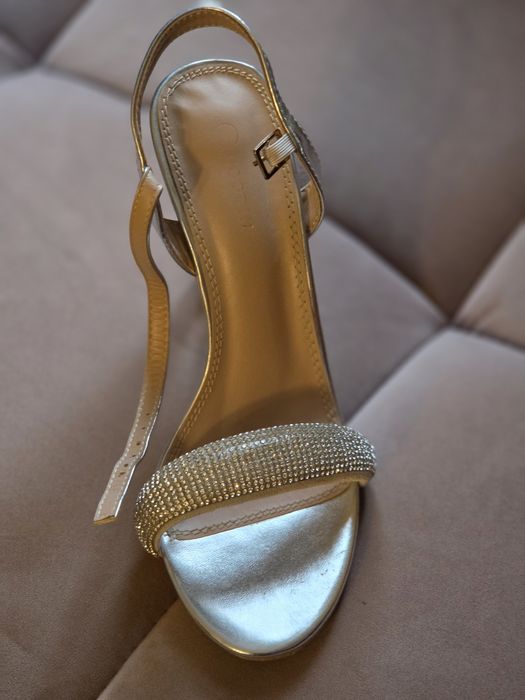 Piekne srebrne buty