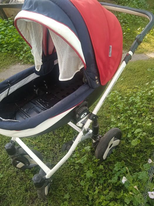 Продам Коляску  2 в 1