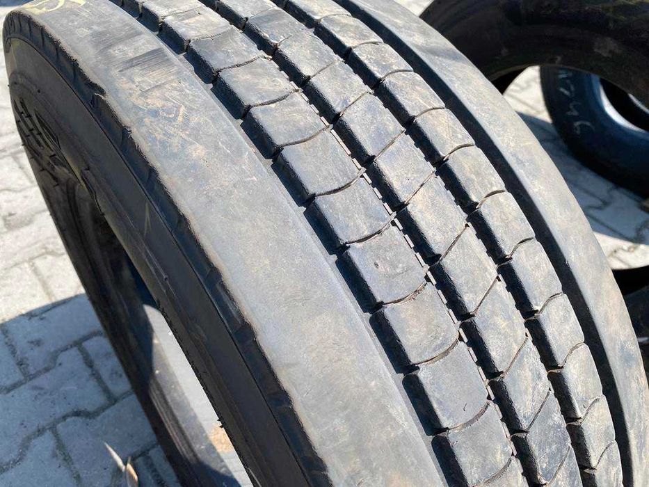 Opona używana ciężarowa przednia 245/70R17.5 FALKEN RI151 / 9-10mm
