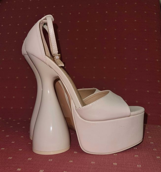 Sandálias super plataforma NOVAS