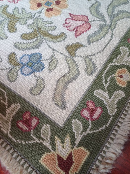 Tapete de Arraiolos (1.55m x 0.90m) Motivos Florais