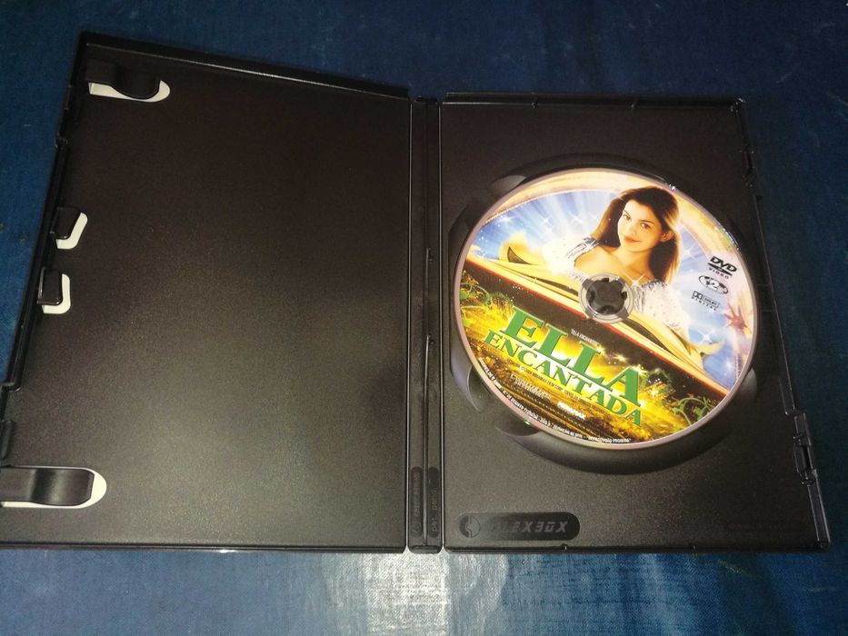 ELLA ENCANTA DVD (legendagem Português)