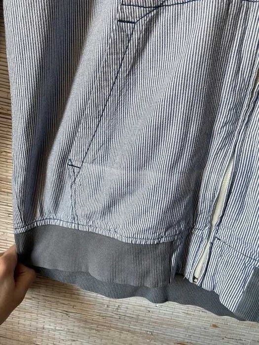 Męska niebiesko-biała wiosenna kurtka z kapturem w paski H&M Divided L