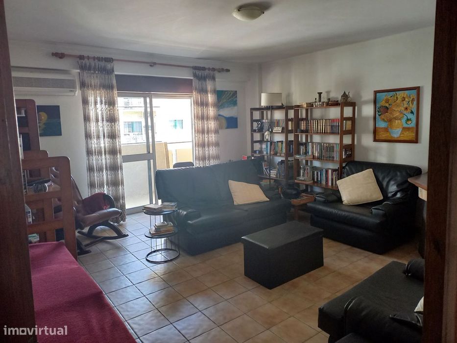 Apartamento T2 com 102 m², localizado na Guimarota, em Leiria.