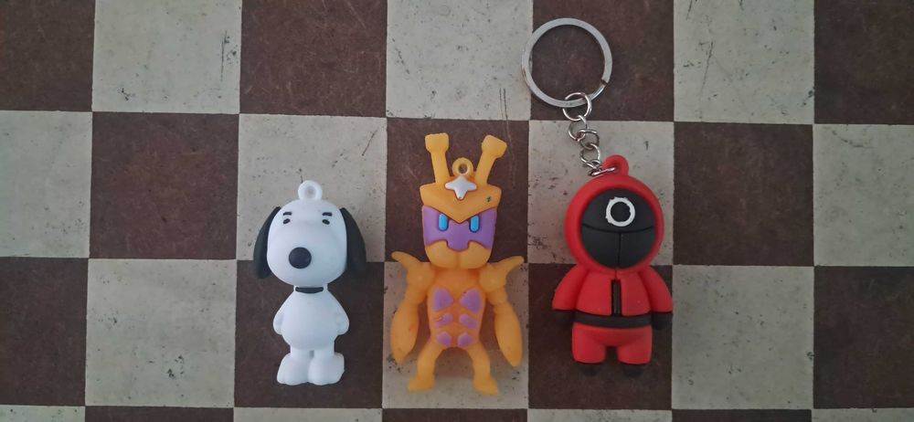 Porta chaves Snoopy squid game Warbandit Medabots