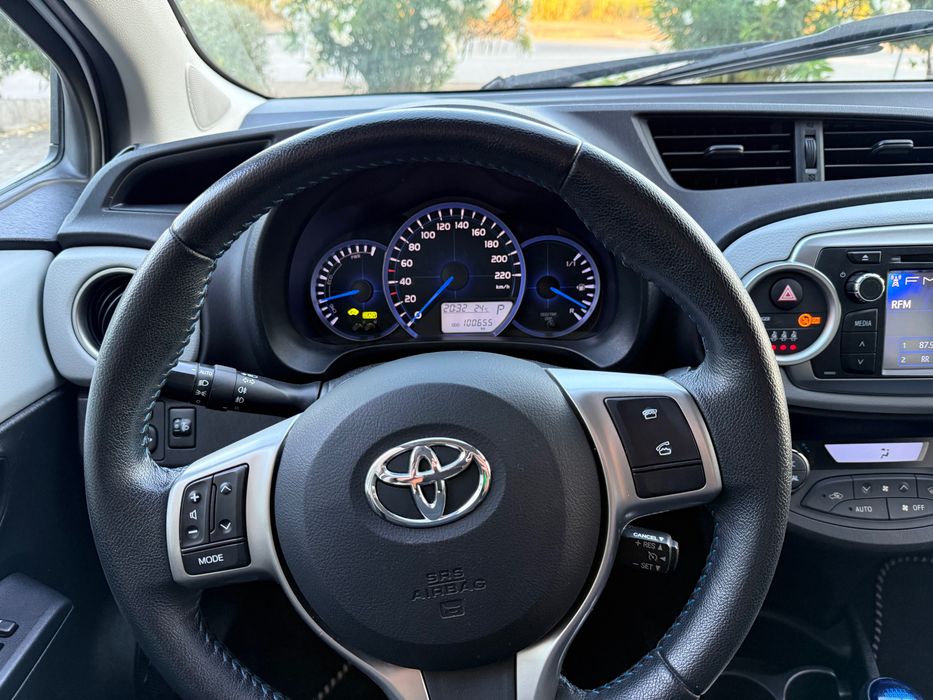 Toyota Yaris 1.5 Hybrid — photo 3