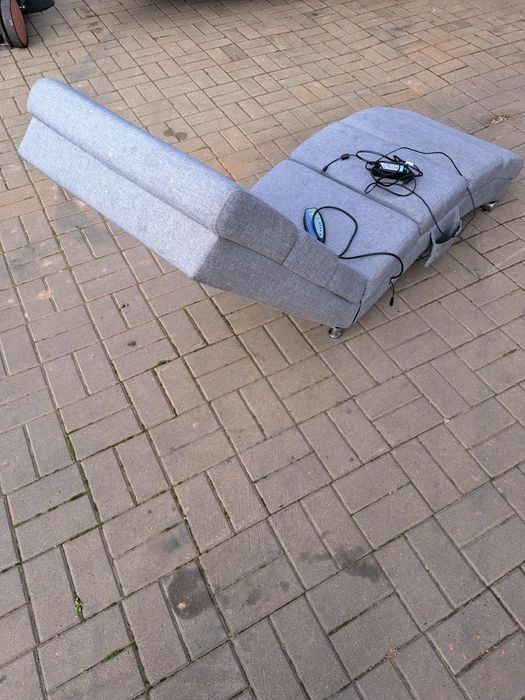 Leżanka szezlong fotel relax z masażem