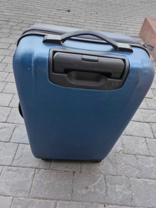 Walizka podróżna średnia twarda