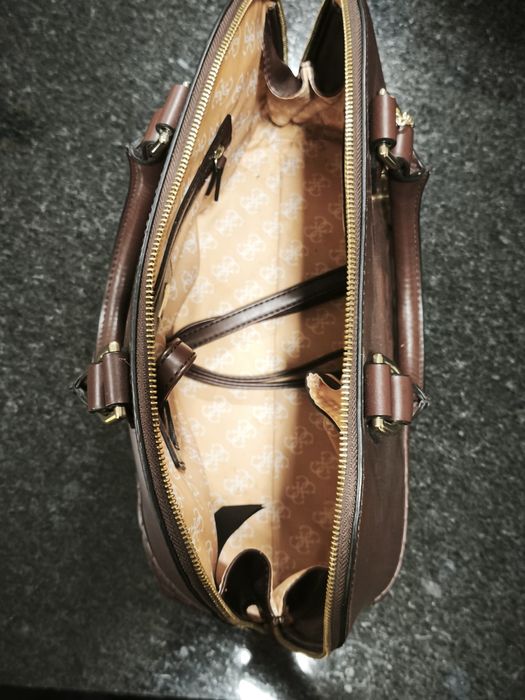 Mala Guess como nova