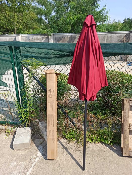 parasol bordowy/czerwony ogród działka taras