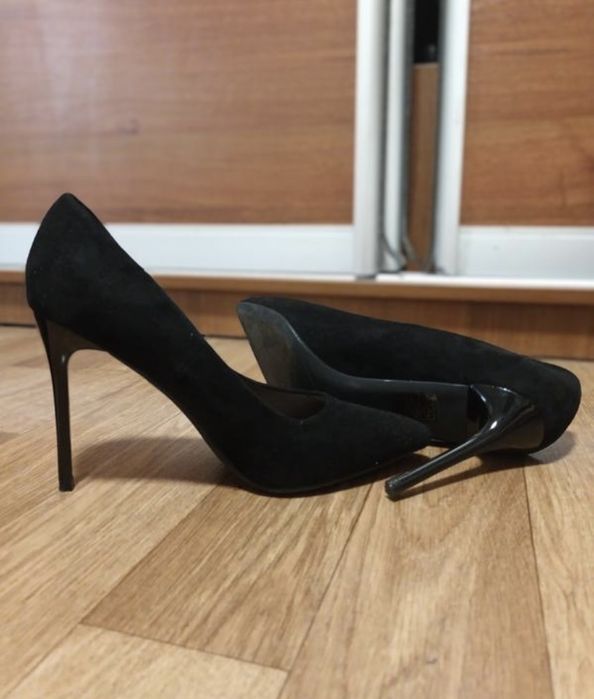 Замшеві чорні туфлі