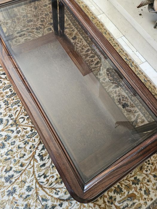 Mesa de centro com tampo vidro