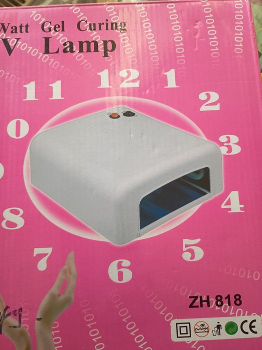 Lampa UV / LED do utwardzania paznokci.