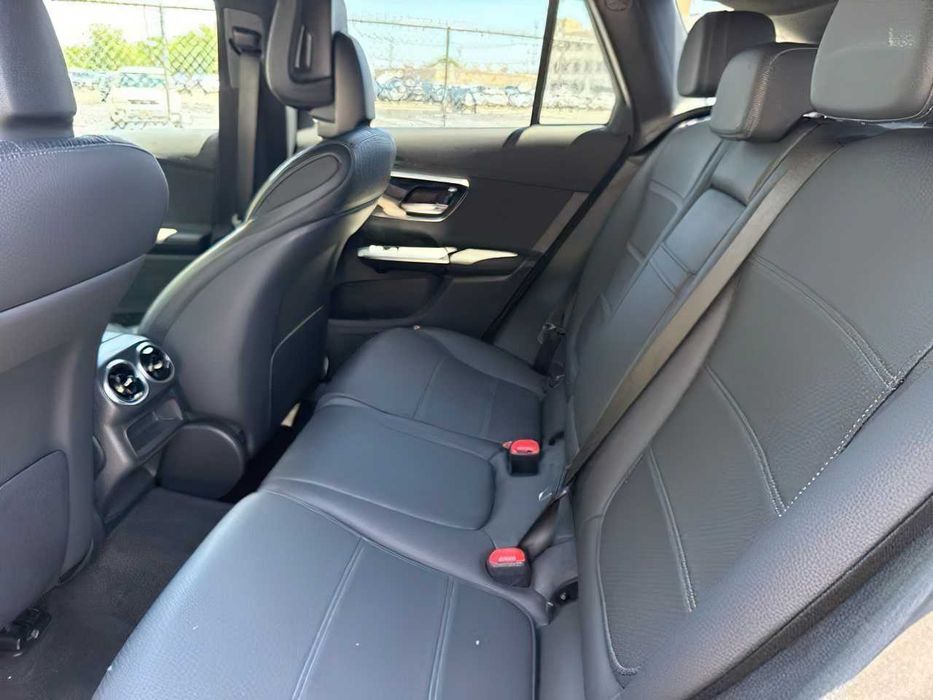 Mercedes-Benz GLC 300      2024