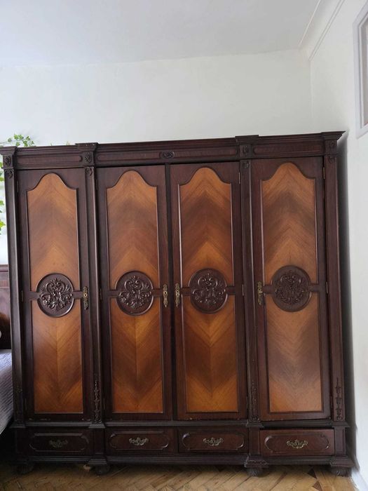 Guarda-roupa de 4 portas