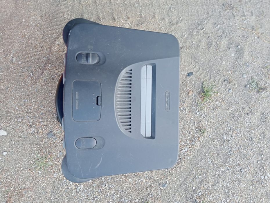 Vendo Nintendo 64 sem comandos