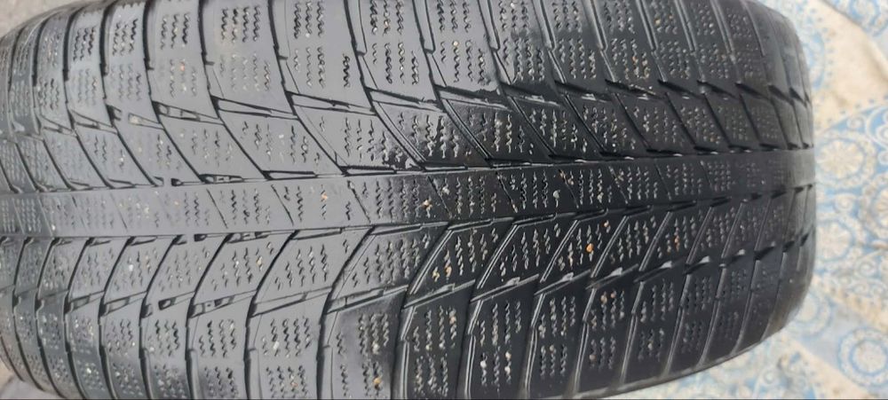 Зимові шини,в гарному стані.