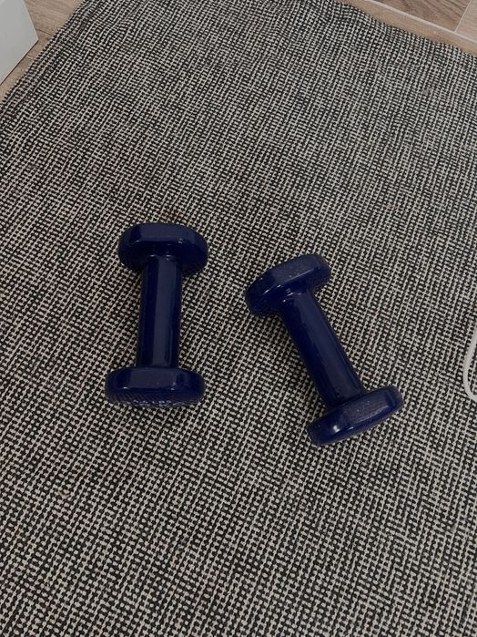 tapete de yoga y dois halteres de dois quilos