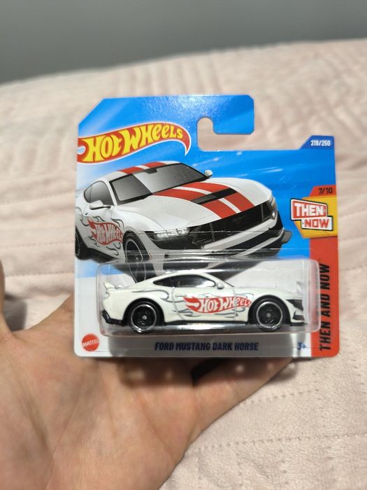 Ford mustang dark horse