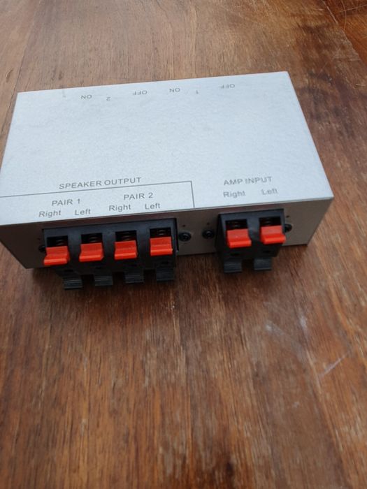 Rozdzielacz głośnikowy  SPLITTER 1x-2x B-TECH BT12