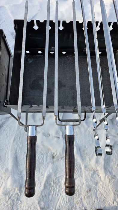 Шампур подвійний з дерев'яною ручкою,подарунок чоловіку(товщина 3 мм)