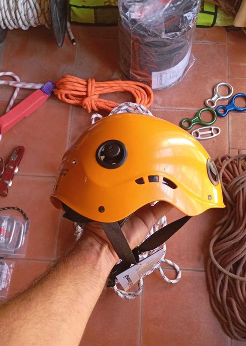 Capacete Novo Trabalhos verticais- rapel - escalada - caving