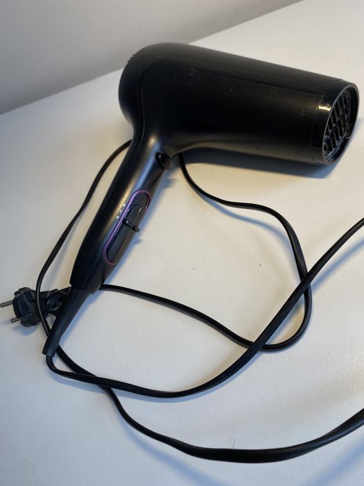 Потужний фен Philips ThermoProtect 2100W — сушить за хвилини, не палить волосся!