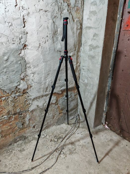 Statyw trojnóg smallrig T-10.