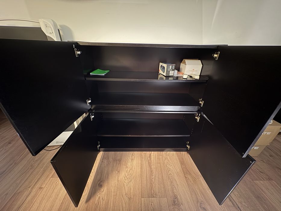 Armário Moveme de 4 portas – Castanho-escuro / Preto