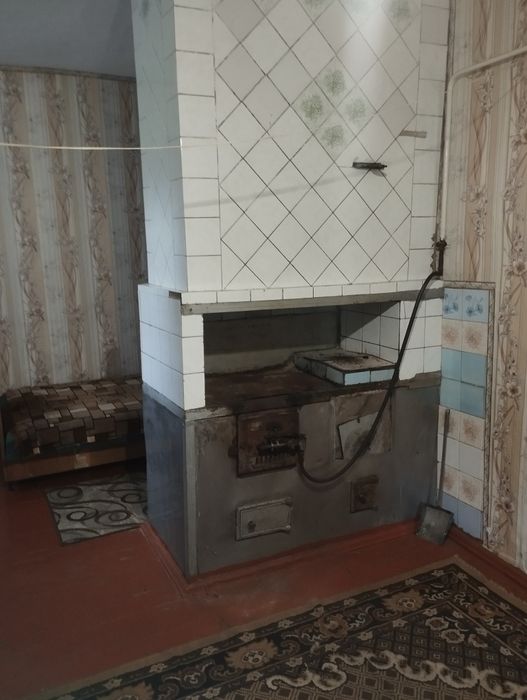 Продам пів будинку 450 м до центрального ринку