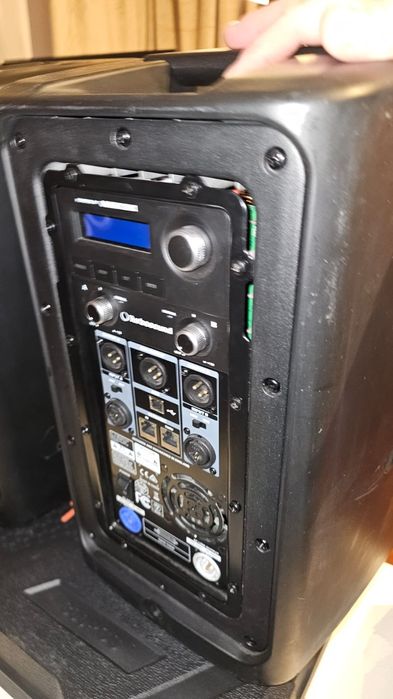 Dwie kolumny aktywne turbosound IQ8 2500w
