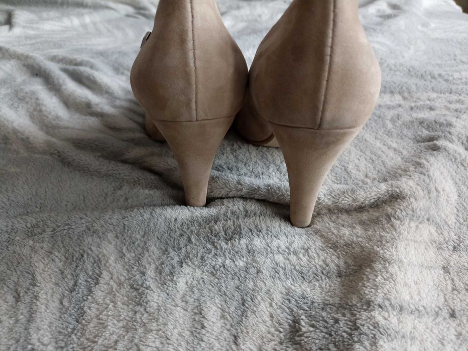 nubukowe czółenka na szpilce Zapato 39