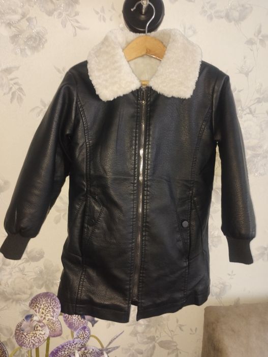 Віддам теплу зимову куртку на хлопчика 3-5 рочків