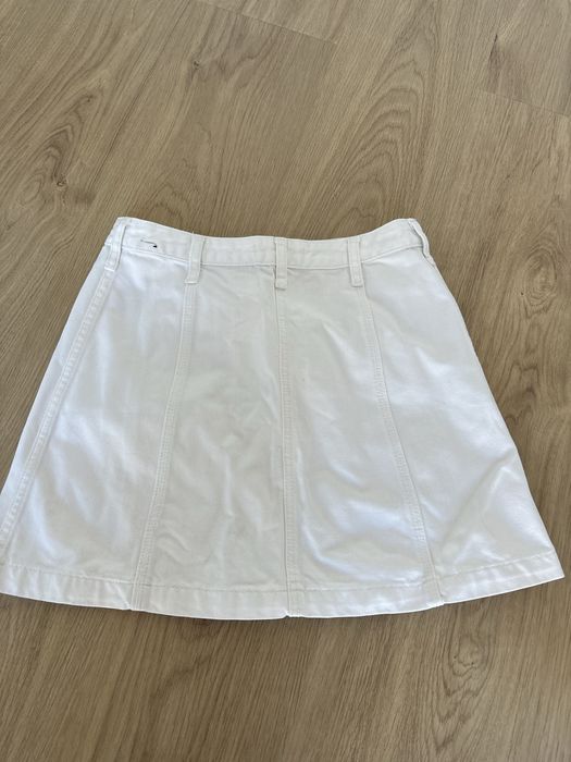 Biała spódnica jeans