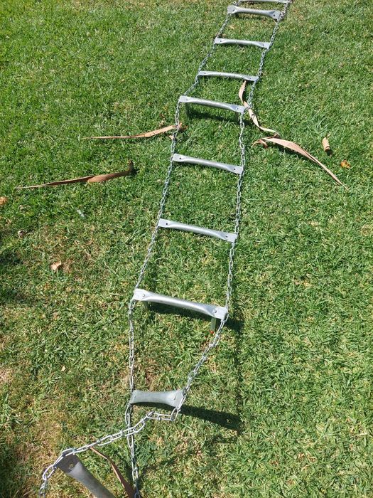 Escada desmontável emergência e.m metal