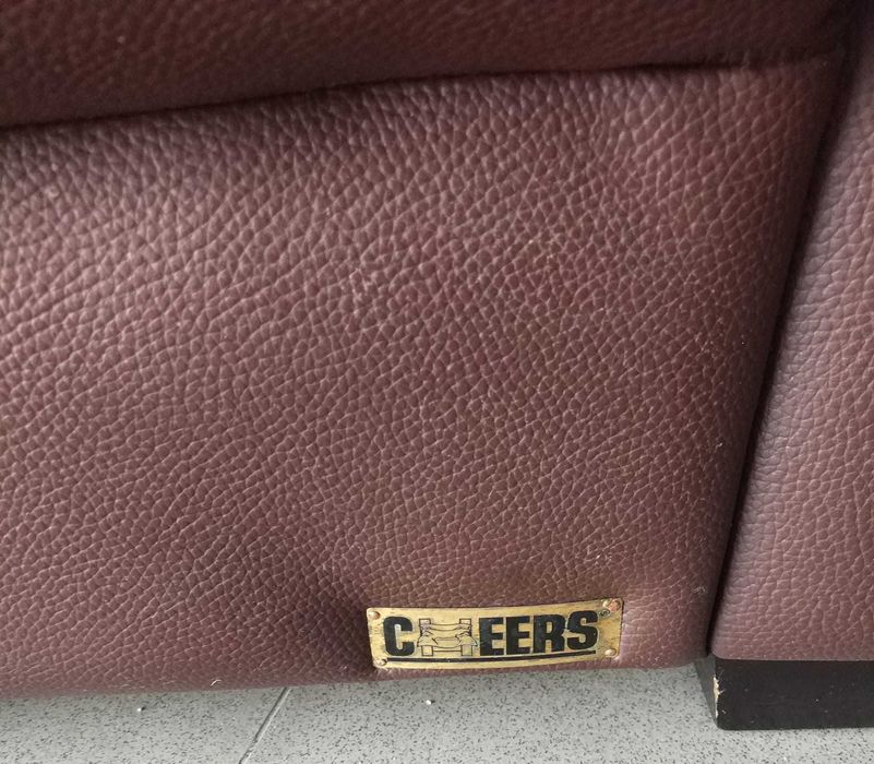 Sofá 3 lugares em pele