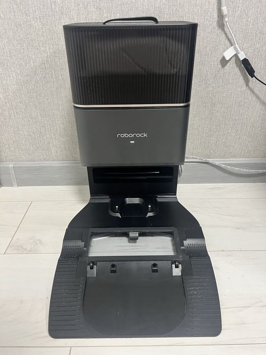 Миючий робот-пилесос roborock q5 pro + станція