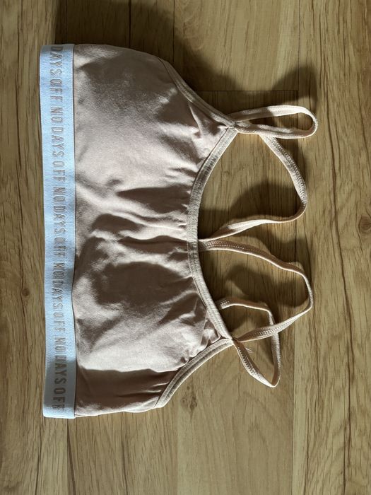 Beżpwy stanik sportowy