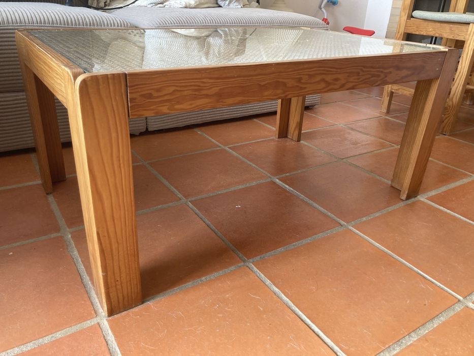 Mesa de Centro em Madeira com Tampo de Vidro e Palhinha