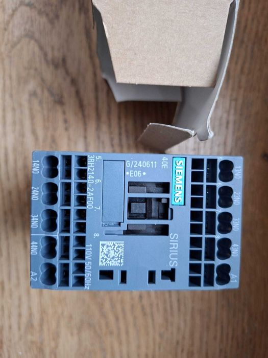 Nowy Siemens 3RH2140-2AF00 110V 4NO sprężynowe SIRIUS