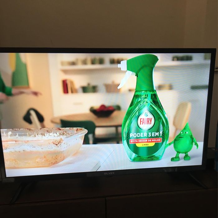 Vendo televisão silver 32"