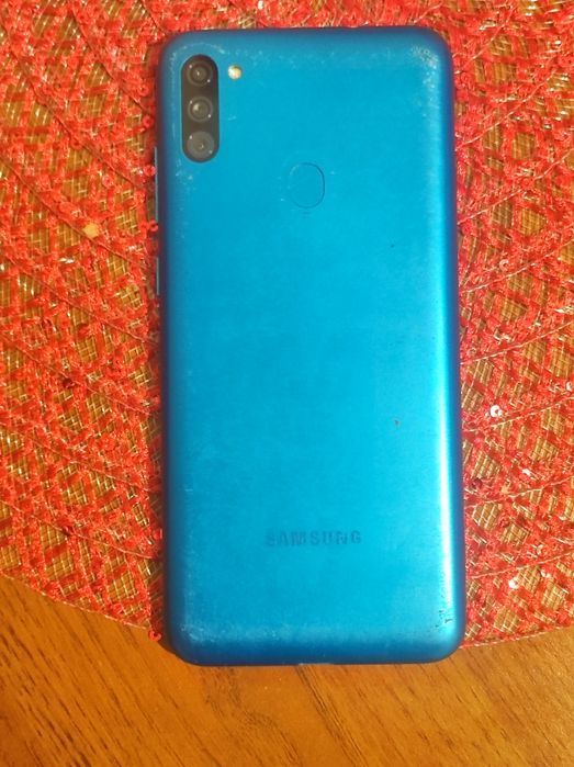 Продам телефон samsung m11