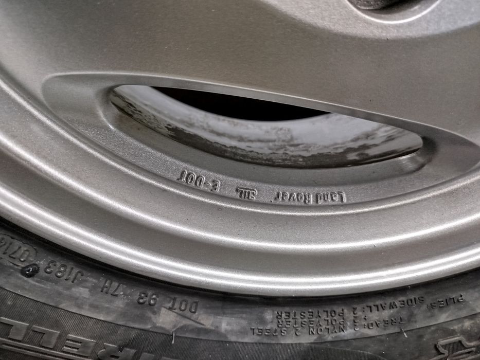 4 Jantes com pneus usados Discovery TD5 ou Range Rover P38 5X120