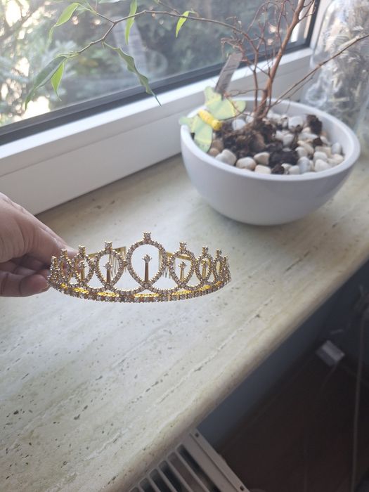 Diadem tiara na głowę