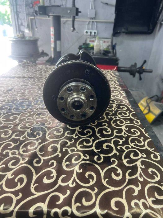 коленвал  Ауди q5 8RB 2.0tfsi