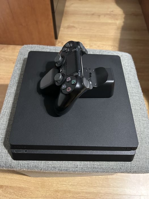 Consola PlayStation 4 com 1T e jogo incluído