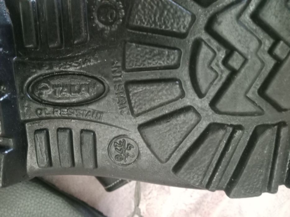 Чоботи робочі+черевики.