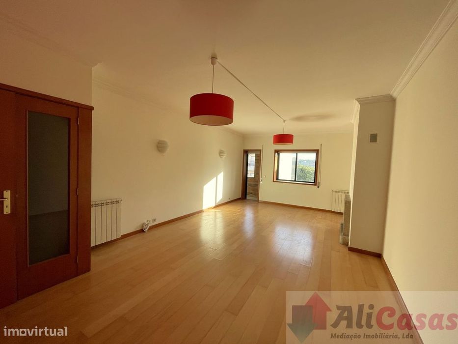 Excelente T2 C/suite, varandas e cozinha equipada- J/Continente